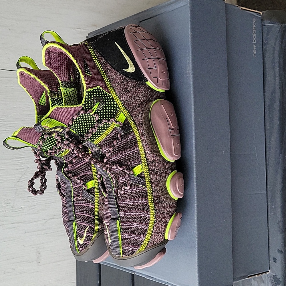 Nike Ispa volt green